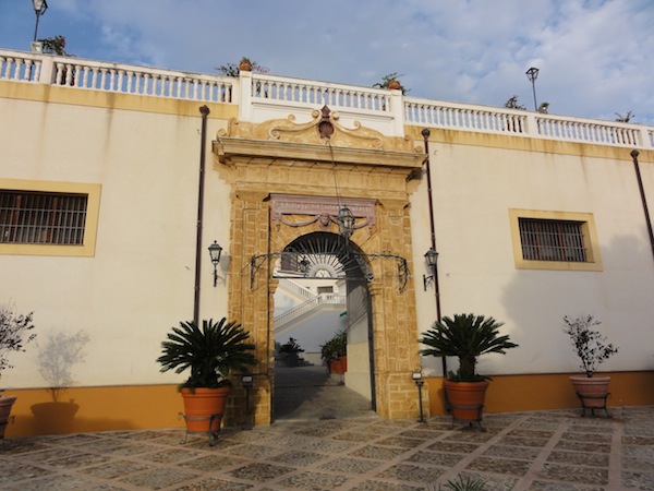 Main gate at Villa Cefala