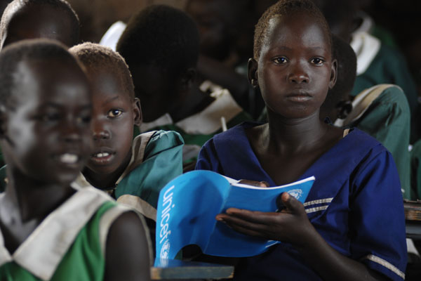 Children attending a at the Muniki Center Basic School in the Muniki Payam, a sub-district of Juba, South Sudan. Photo: UNICEF/NYHQ2007-0862/G. Cranston