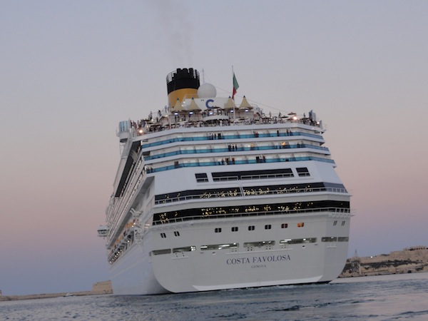 DSC01896-cruise-ship