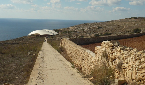 The long hot walk from Mnajdra to Hagar Kim