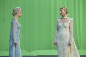 Elizabeth Mitchell debuts in Once Upon a Time