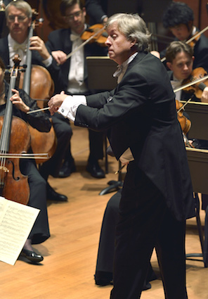 Thomas Crawford conducts the American Classical Orchestra
