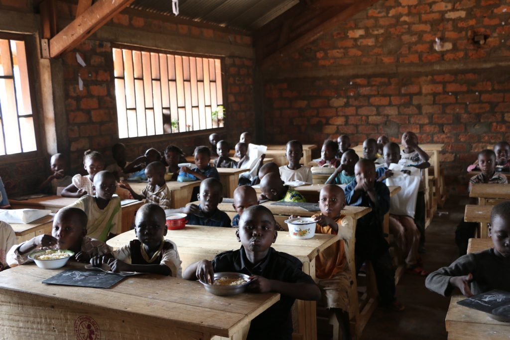 Students receiving school feeding at Malimaka elementary school in Bangui, Central African Republic. Continued low funding means children won't be able to receive school meals. (Photo: WFP/Donaig Le Du)