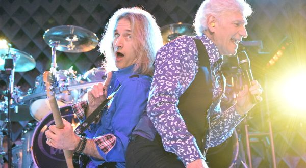 August Zadra and Dennis DeYoung at FestiVille (Credit: Pat Cuadros)