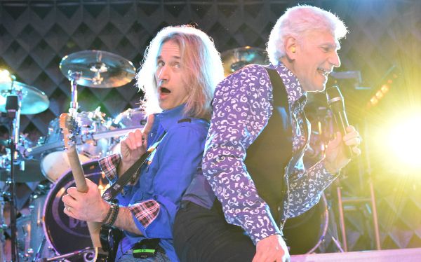 August Zadra and Dennis DeYoung at FestiVille (Credit: Pat Cuadros)