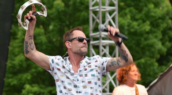 Photo of Gin Blossoms vocalist Robin Wilson and guitarist Scott Johnson at Celebrate Fairfax!