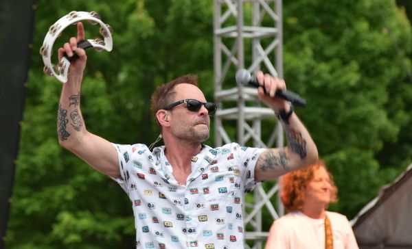 Photo of Gin Blossoms vocalist Robin Wilson and guitarist Scott Johnson at Celebrate Fairfax!
