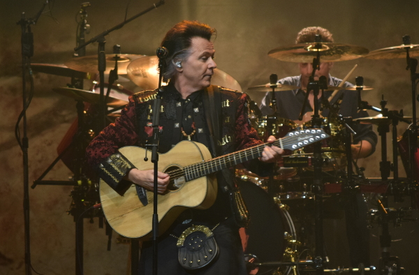Photo of Lawrence Gowan on guitar and Todd Sucherman on drums