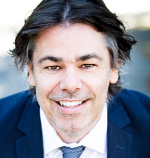 Photo of actor Jonathan Holmes