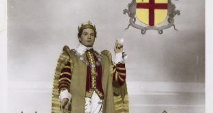 Photo of actor Laurence Olivier as Henry V