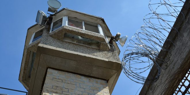 Federal Government Shutdown affects Federal Prisons