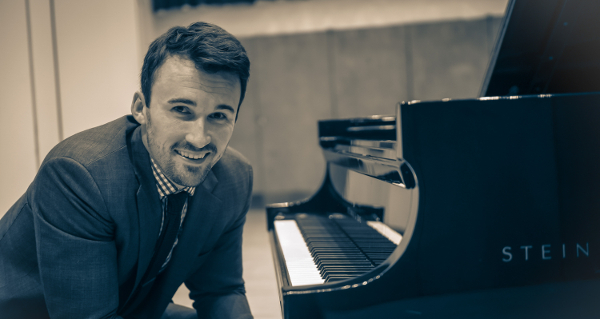 Photo of pianist Dave Meder