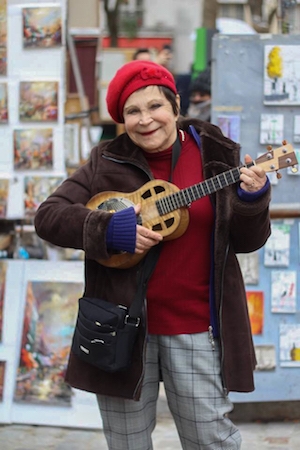 D'yan Forest performing in Montmartre