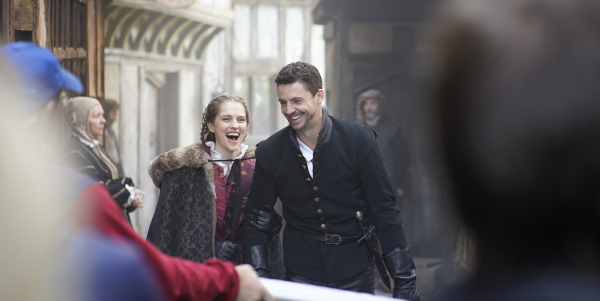 Photo of Teresa Palmer as Diana Bishop and Matthew Goode as Matthew de Clairmont