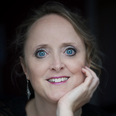 Photo of Lucinda Hawksley smiling