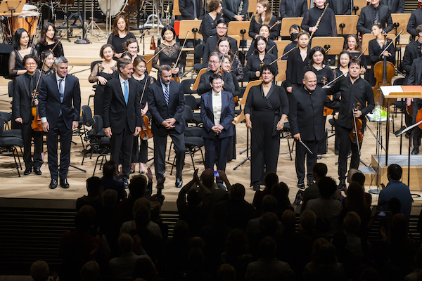 Jaap van Zweden leads the New York Philharmonic in the U.S. Premiere of 'The Elements' with combined works by Kevin Puts, Edgar Meyer, Jake Heggie, Jennifer Higdon, and Jessie Montgomery with soloist Joshua Bell and Copland's Third Symphony at David Geffen Hall, 9/29/2023. Photo by Chris Lee