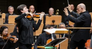 Jaap van Zweden leads the New York Philharmonic in the U.S. Premiere of 'The Elements' with combined works by Kevin Puts, Edgar Meyer, Jake Heggie, Jennifer Higdon, and Jessie Montgomery with soloist Joshua Bell and Copland's Third Symphony at David Geffen Hall, 9/29/2023. Photo by Chris Lee