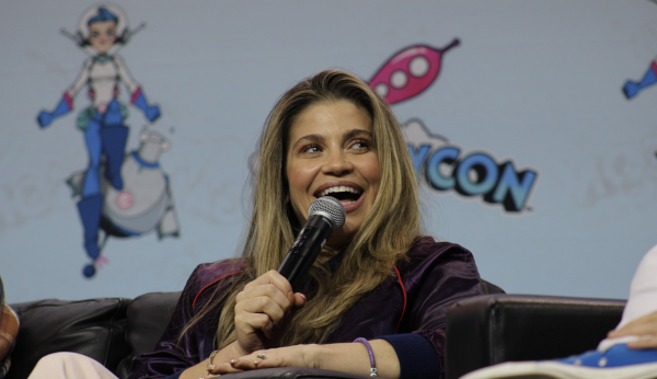 Photo of Boy Meets World cast member Danielle Fishel holding a microphone and talking