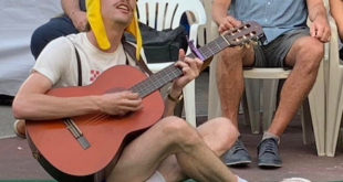 Andy Rowell as Feste in 'Twelfth Night' from the Drilling Company's Shakespeare in the Parking Lot