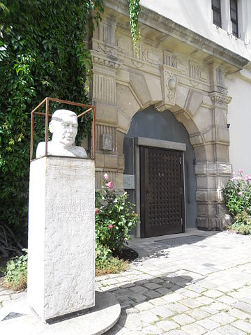 Bust of Erwin Schulhoff