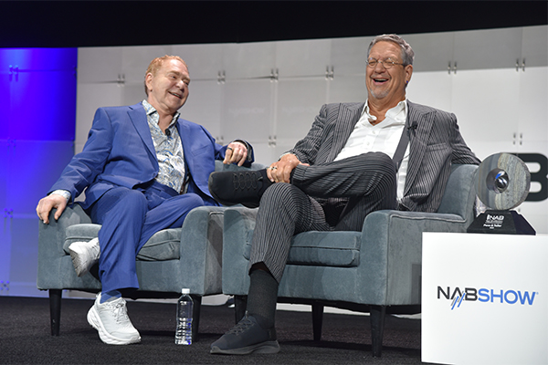 Penn and Teller discussing their career